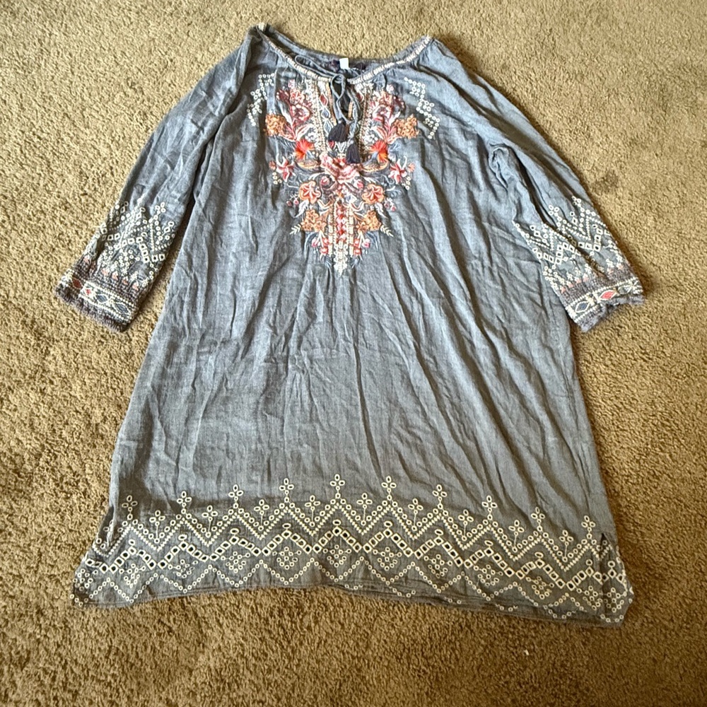 Johnny Was Workshop floral Embroidered Gray Tunic Top